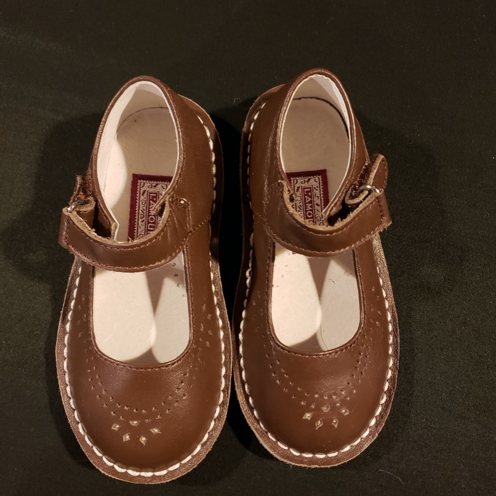 girls size 8 leather Mary Jane shoes, Neve worn